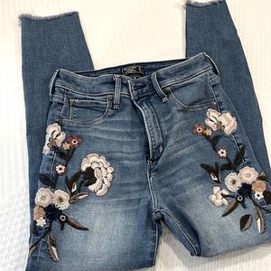 Abercrombie & Fitch Simone High Rise Ankle Flower Embroidered size 27